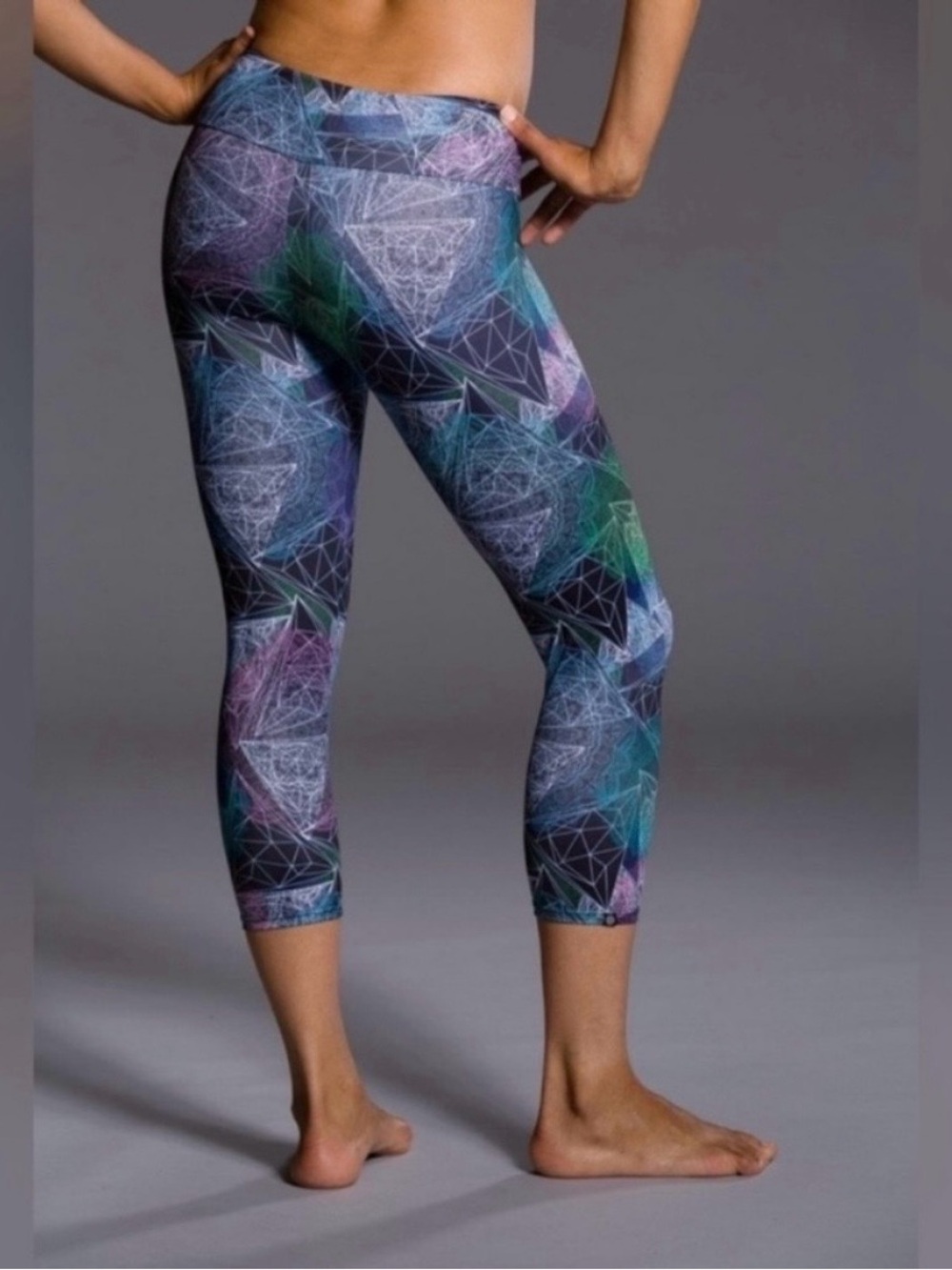 Onzie Black Mathematics Multicolor Print Low Rise Capri Active Leggings Size S/M - Picture 3 of 13